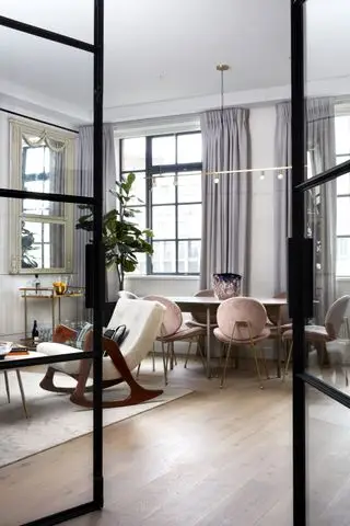 Modernes Apartment-Esszimmer von K&H Design