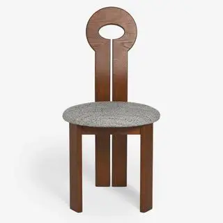 sedia astratta in legno scuro lulu e georgia