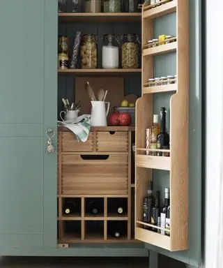 Idées de garde-manger sous les escaliers