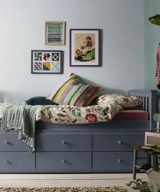 Idées de rangement sous le lit avec lit cabane