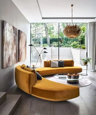 Idee per camere familiari con mobili curvi