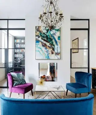 Salon art déco avec meubles capitonnés