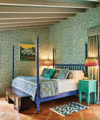 Grønt soverom med himmelseng