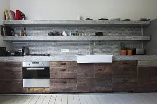 주방 조리대에 모자이크 타일