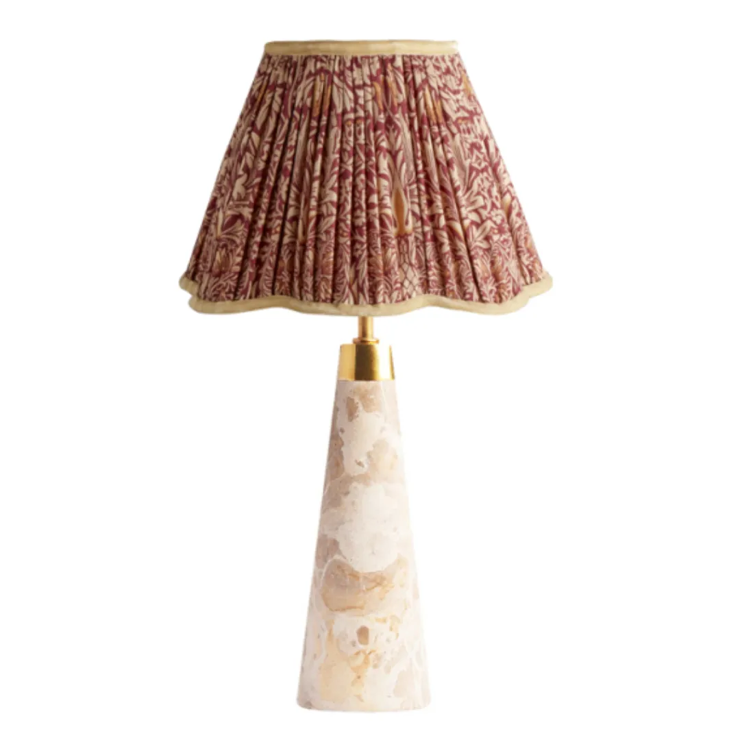 Pooky Lighting 8 Empire Shade i Caret & amp; Gold Snakeshead Silk af Morris & amp; Co' loading='lazy' title=