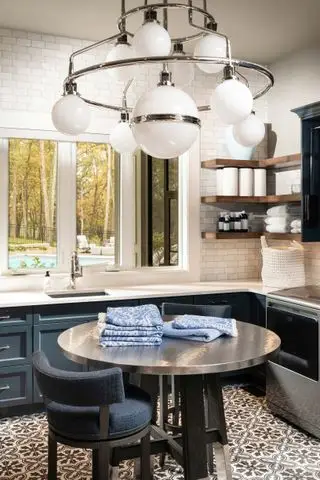 ランドリールームのカウンタートップのアイデア