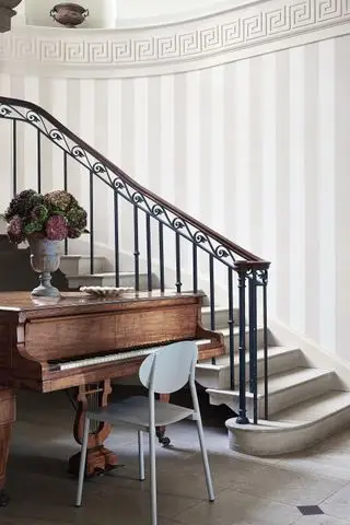 Mullion의 Little Greene Broad Stripe 벽지