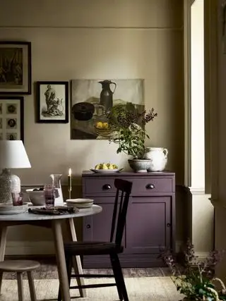 Príborník Neptún maľovaný klinčekom