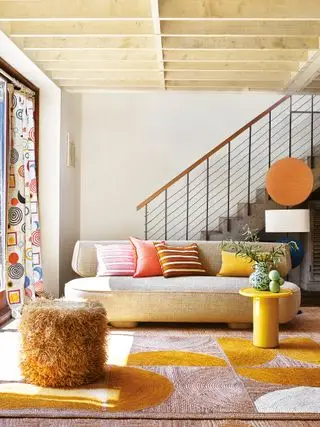 Tapis géométrique dans un salon