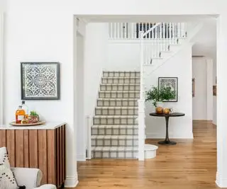 Couloir peint en peinture blanche