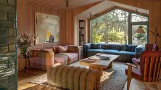 Las 15 tendencias de salas de estar que los expertos en diseño de interiores consideran que tomarán el relevo en 2024