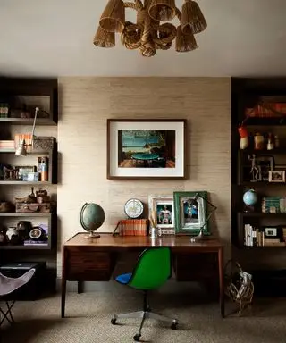 Bureau à domicile avec meubles anciens