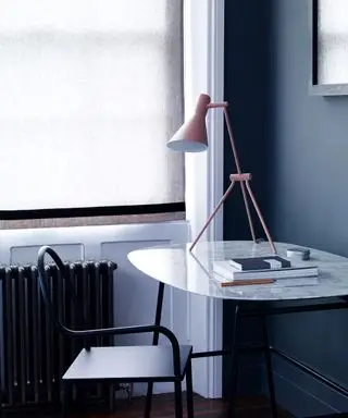 Idée de bureau à domicile avec un mobilier minimaliste