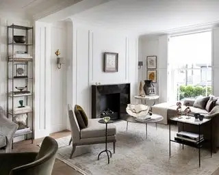 מדפים לסלון עם יחידה עצמאית וקירות לבנים