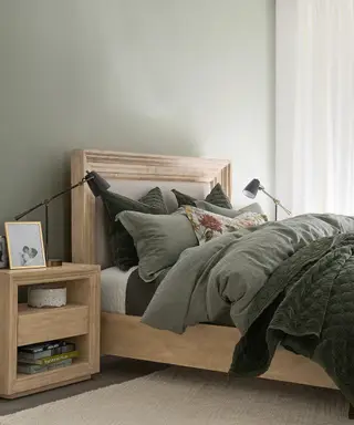 Hvordan dekorere med Evergreen Fog, den 'perfekte grønne' malingsfargen fra Sherwin-Williams