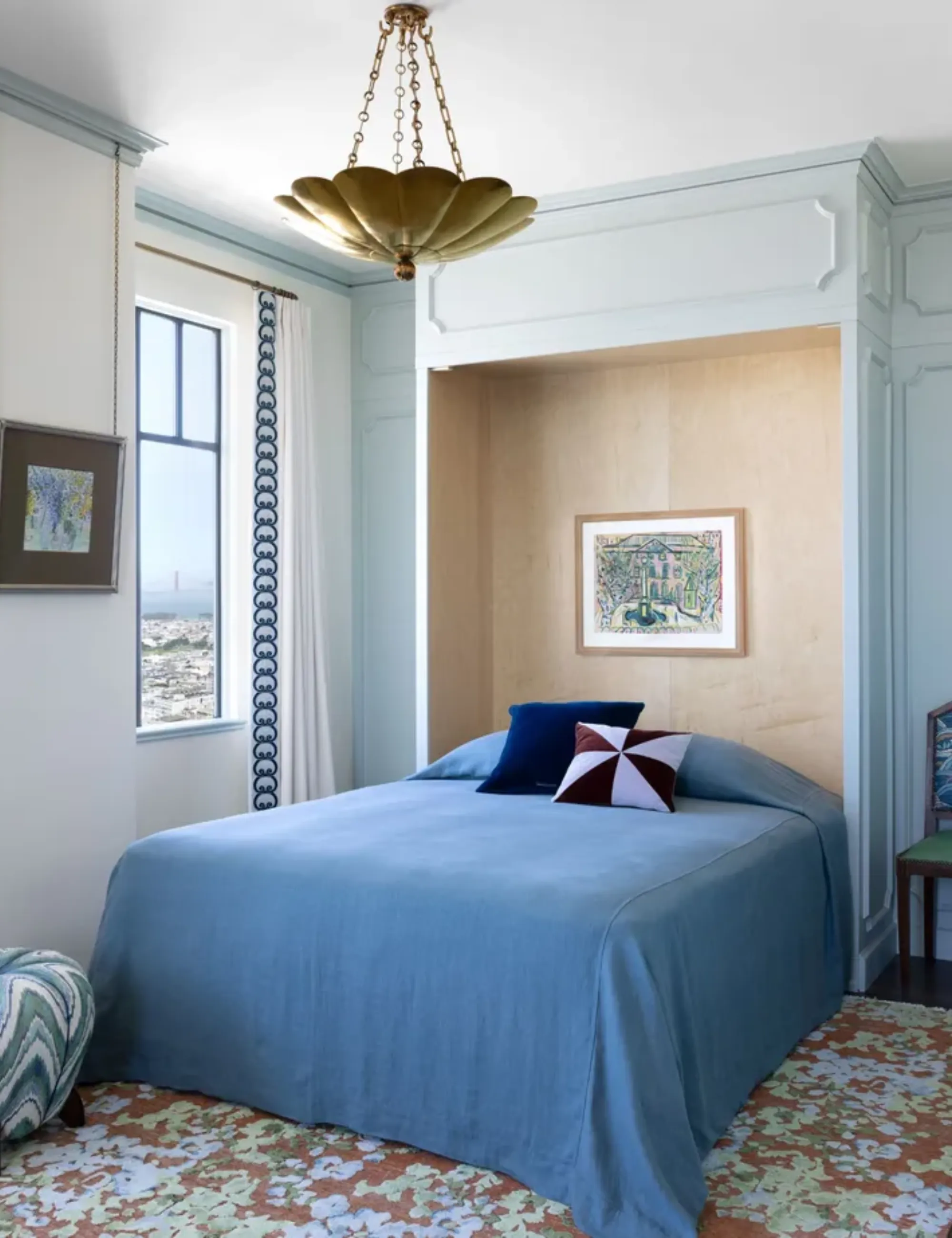 une visite d'une maison de San Francisco des années 1920 avec une palette de couleurs de boîte à bijoux' loading='lazy' title=