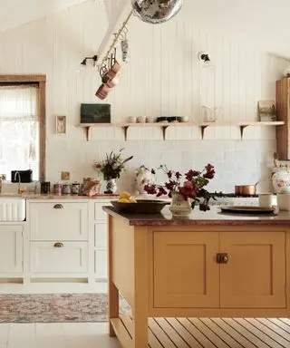 Cucina Neutra Con Isola Cucina Giallo Senape