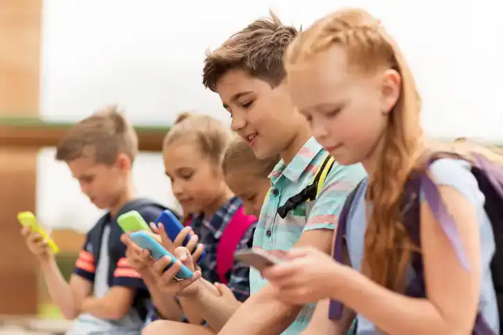 kids using cell phones during the school day