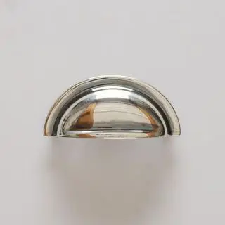 은색 컵 손잡이