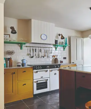 Ideas de cocina maximalistas: 5 formas de crear un espacio de 'más es más' que aún se sienta elegante y habitable