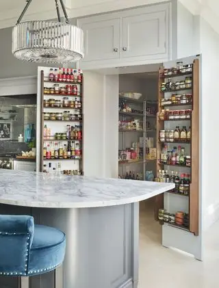 Begehbare Speisekammer von Martin Moore