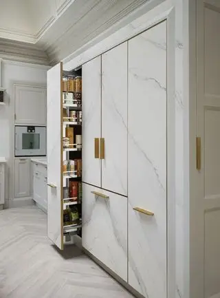 Schiebe-Speisekammer von Martin Moore