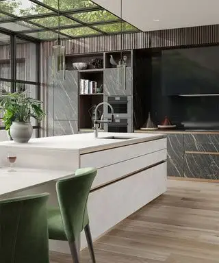 Idées de cuisine grises avec finition en marbre gris et blanc et or