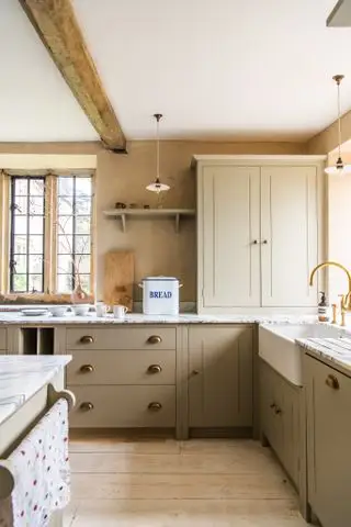 10 cuisines beiges qui prouvent que ce neutre classique est de retour – et les designers conviennent qu'il est meilleur que jamais