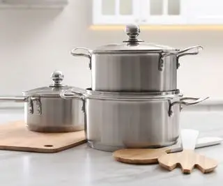 Comment conserver les couvercles de casseroles – 10 meilleures façons d’organiser les couvercles pour de bon