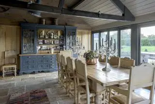 commode de ferme et table à manger