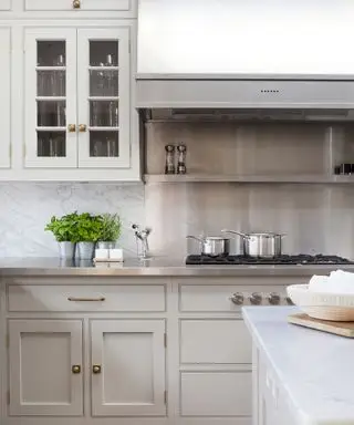 Ako odstrániť hrdzu z nehrdzavejúcej ocele – jednoduchý návod pomocou kuchynských sponiek