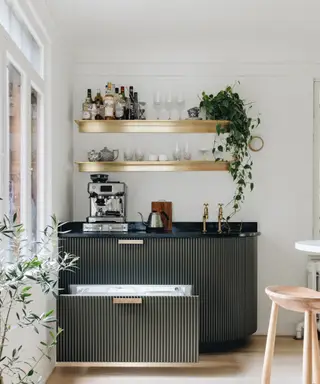 5 idées d'organisation de bar à café – pour que vous puissiez garder votre station à café à son meilleur