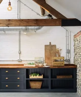 Patadas versus zócalos: por qué su elección puede hacer o deshacer una cocina