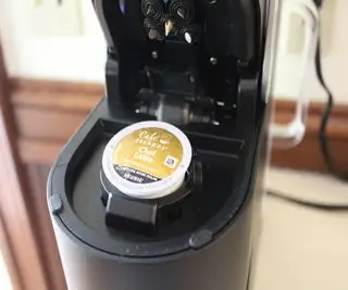 Keurig K-Supreme SMART Coffee Maker でコーヒーを作る