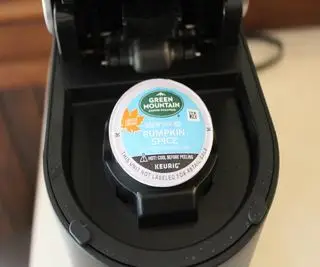 BrewID を表示している Keurig K-Supreme SMART Coffee Maker の画面の拡大図