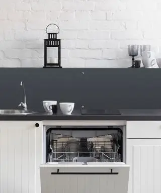 Kam umiestniť umývačku riadu v malej kuchyni – 5 miest vybraných profesionálmi