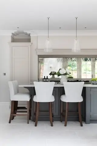 Pavimento cucina in gres porcellanato bianco