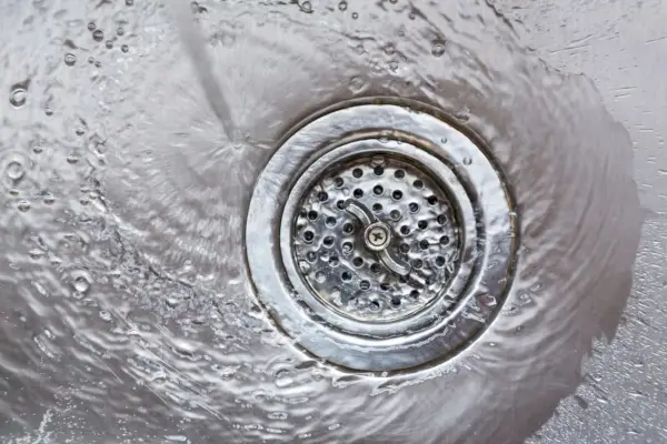 5 grunde til, at din vask ikke dræner - og hvordan du løser det