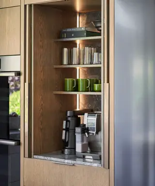 9 idées de rangement pour tasses à café dont même les baristas seraient jaloux