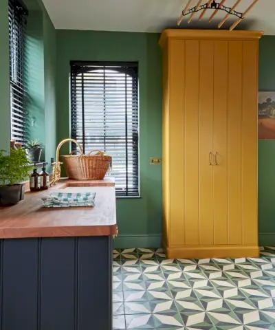 Cuisine deVOL avec armoire