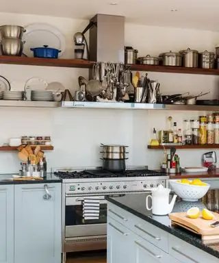 Was eine Küche billig aussehen lässt – 5 Dinge, die Sie laut Designern falsch machen