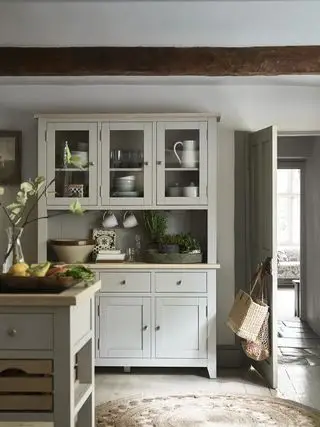 Commode et îlot de cuisine gris tourterelle