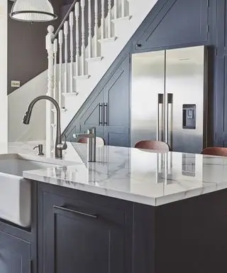 계단 아래 식료품 저장실 아이디어 - 블레이크 - 런던