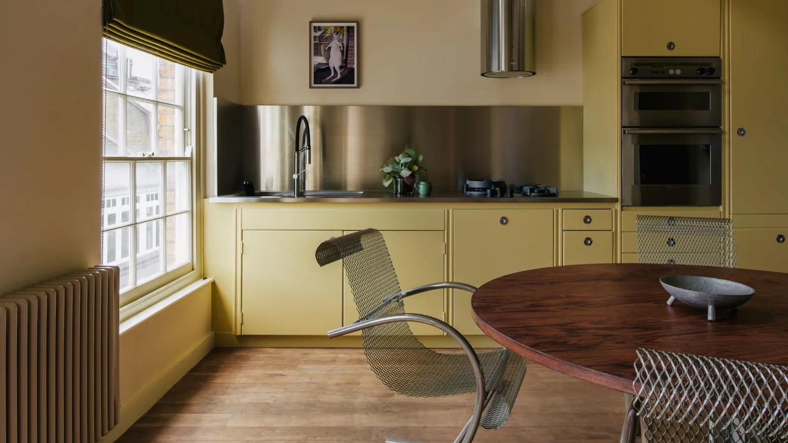 2026년 가장 세련된 주방에서 발견하게 될 5가지 빈티지 주방 아이템 - 디자이너들은 개성 넘치는 공간을 위한 완벽한 재료라고 말합니다.