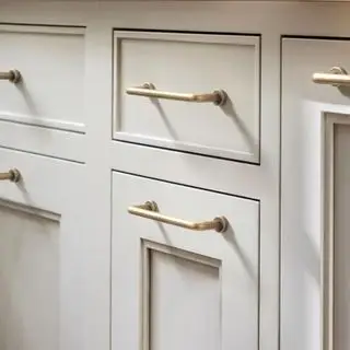 Poignée de tiroir en laiton antique