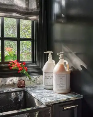 Por qué no deberías lavar la ropa sin detergente