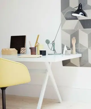 home office com mesa e cadeira