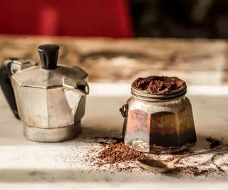 café y chocolate para hacer un moca