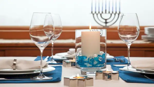 Por que a cor azul é significativa para o Hanukkah?