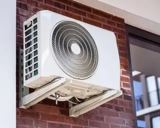 VVS-anlæg på ydersiden af ​​ejendommen